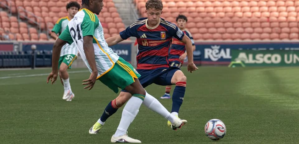 Players competing for the ball during match