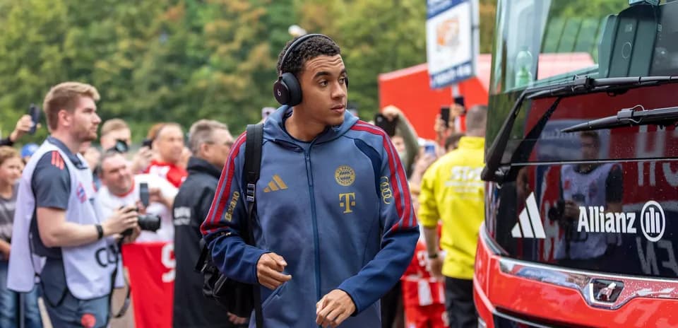 Player arriving at stadium before the match