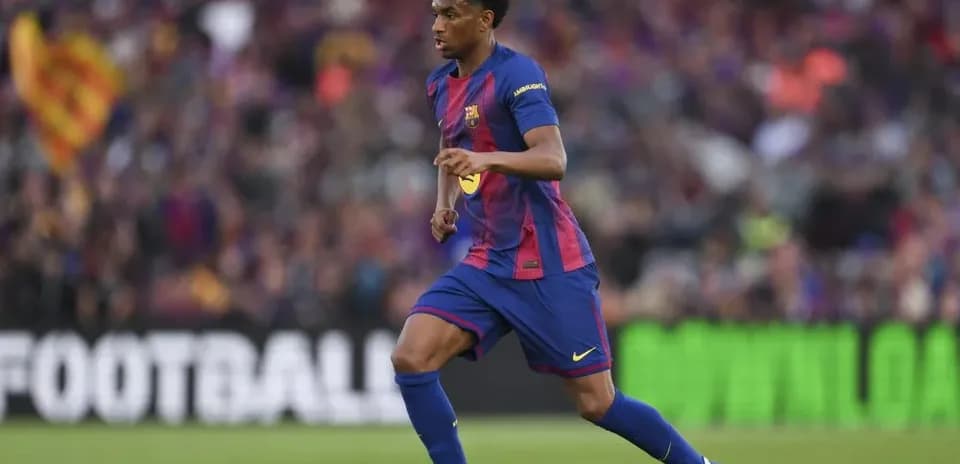 Player in Barcelona kit dribbling the ball