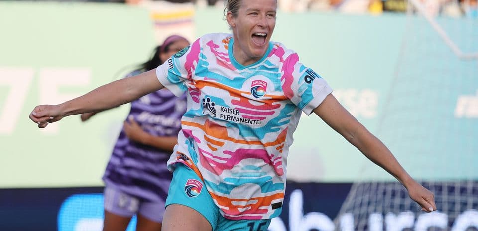 San Diego Wave W player celebrating a goal