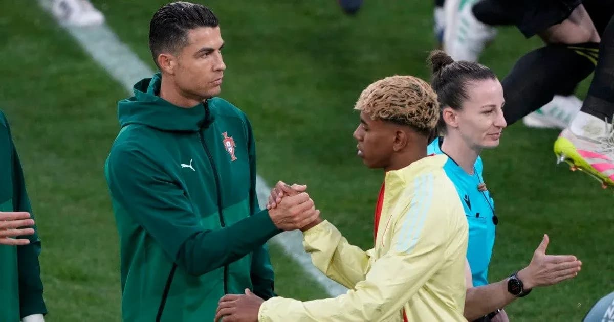 Cristiano Ronaldo shaking hands with teammate before match