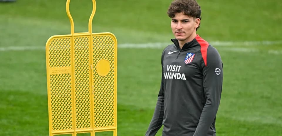 Player standing next to a training dummy on pitch