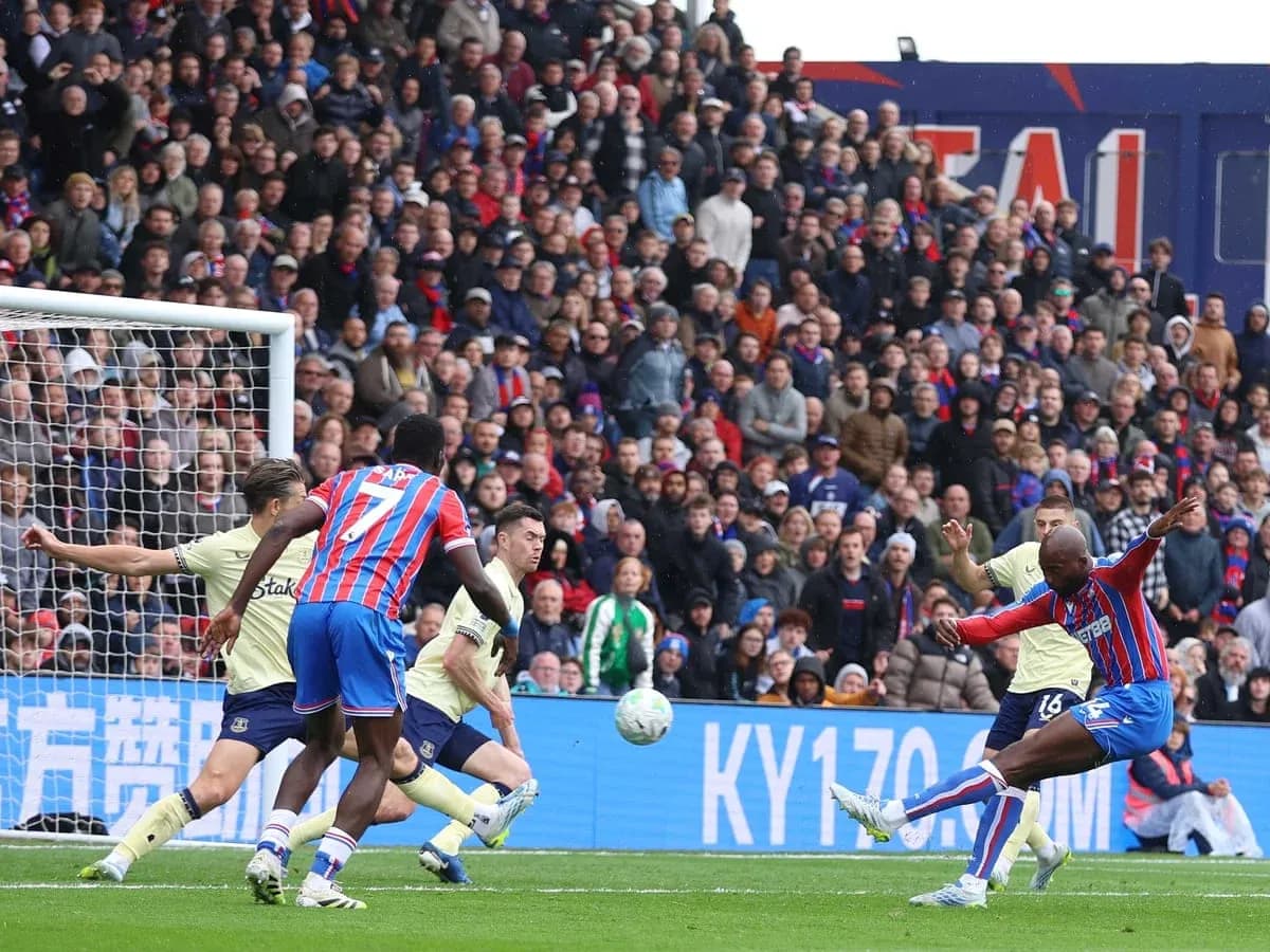 Crystal Palace player shooting on goal against Everton