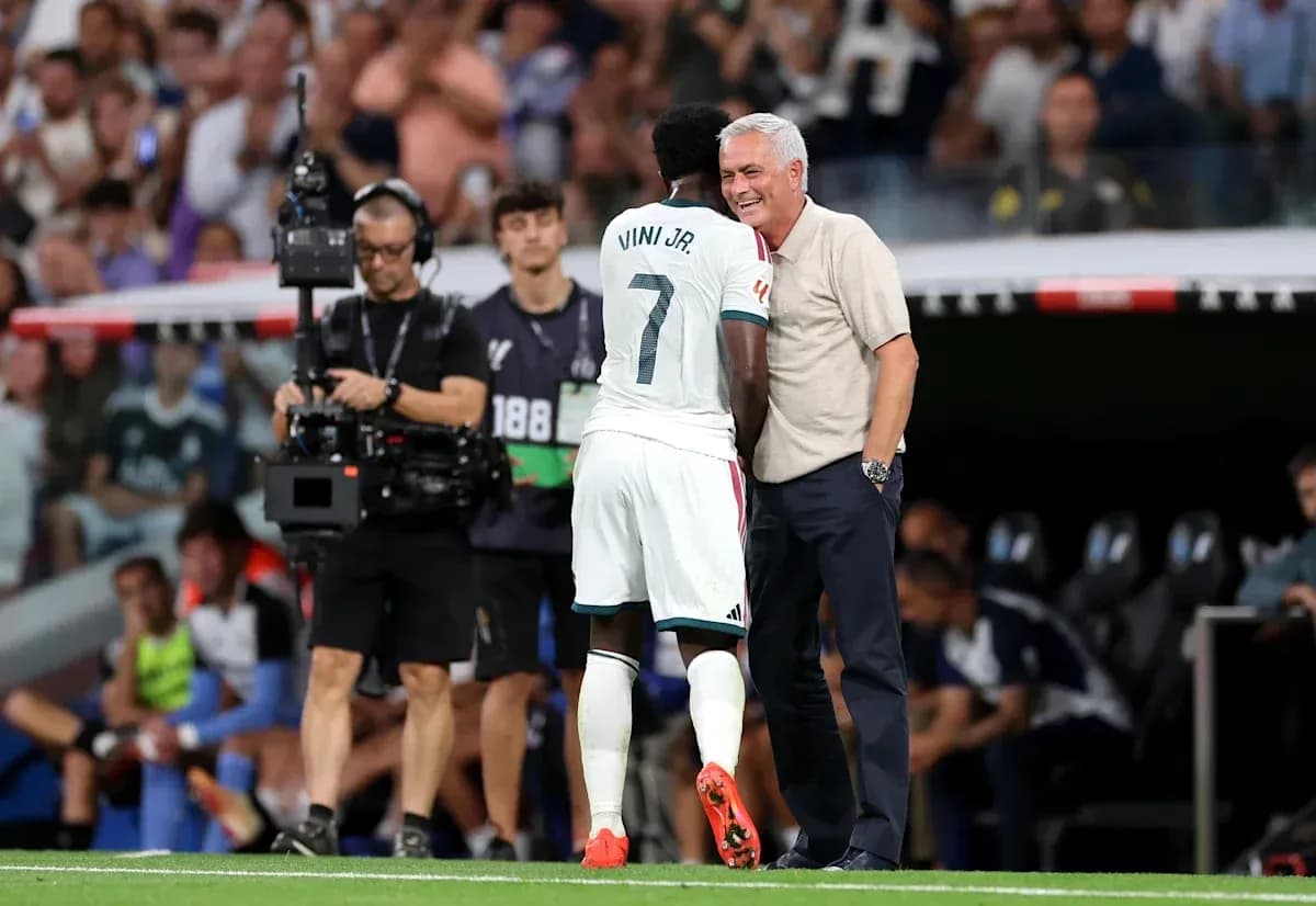 Vini Jr. interacting with coach during match