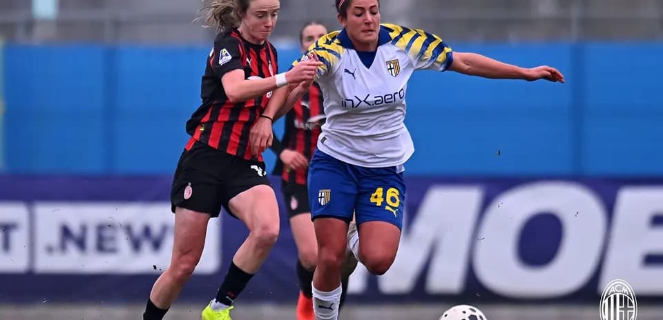 AC Milan W player challenging Parma W player for ball