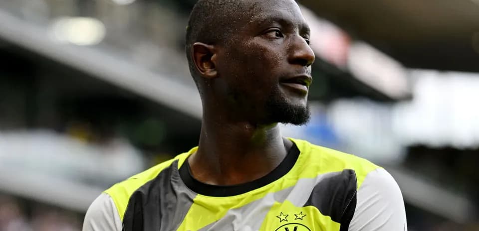 Player in Borussia Dortmund jersey during match
