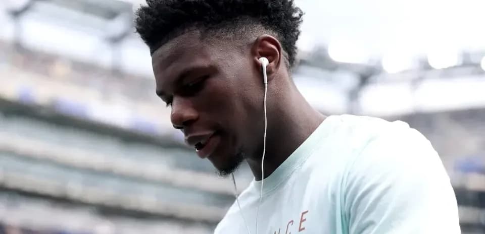 Player wearing earbuds before the match