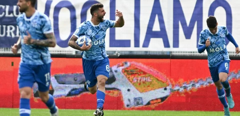 Player celebrating goal during Frosinone match