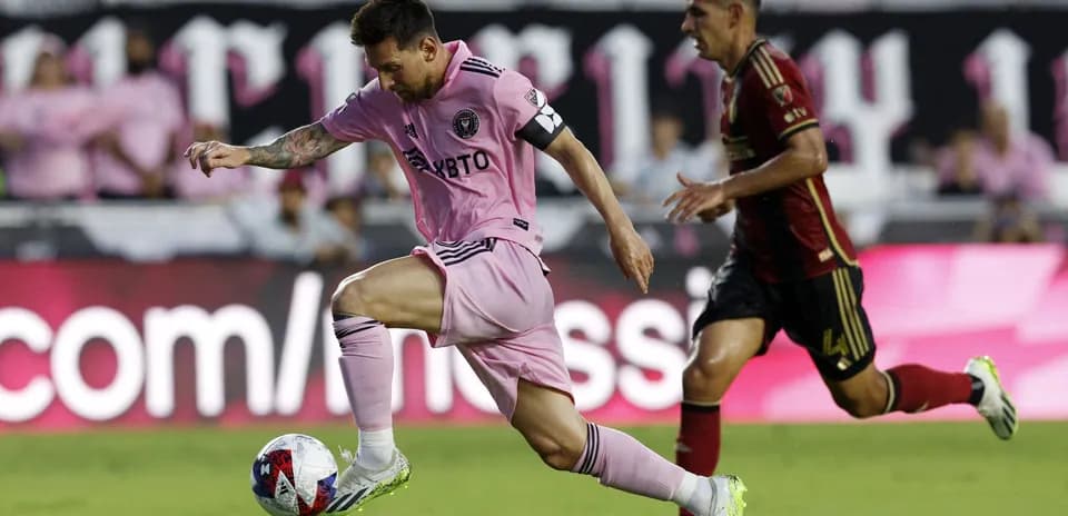 Lionel Messi dribbling during Inter Miami match