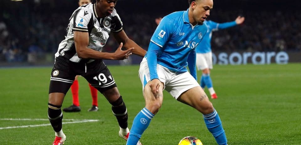 Napoli player dribbling against Udinese opponent