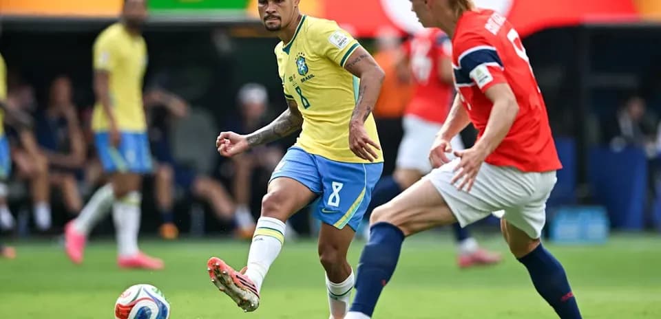 Brazilian player passing ball during match against Norway