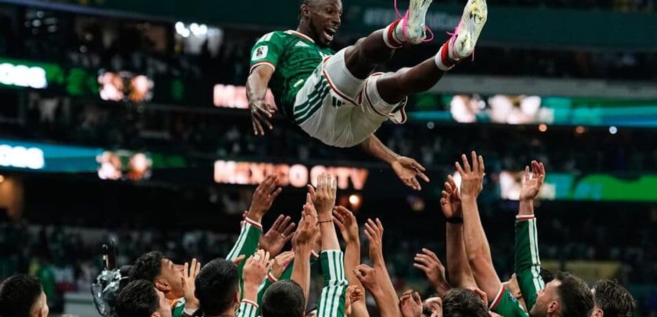 Mexico Breaks World Cup Knockout Drought with Victory Over Ecuador