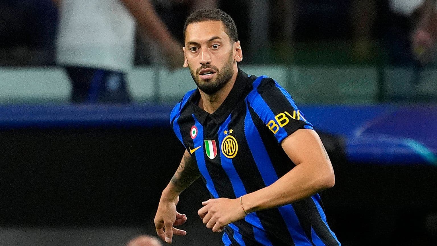 Inter's Hakan Calhanoglu Out of Roma Clash with Thigh Injury