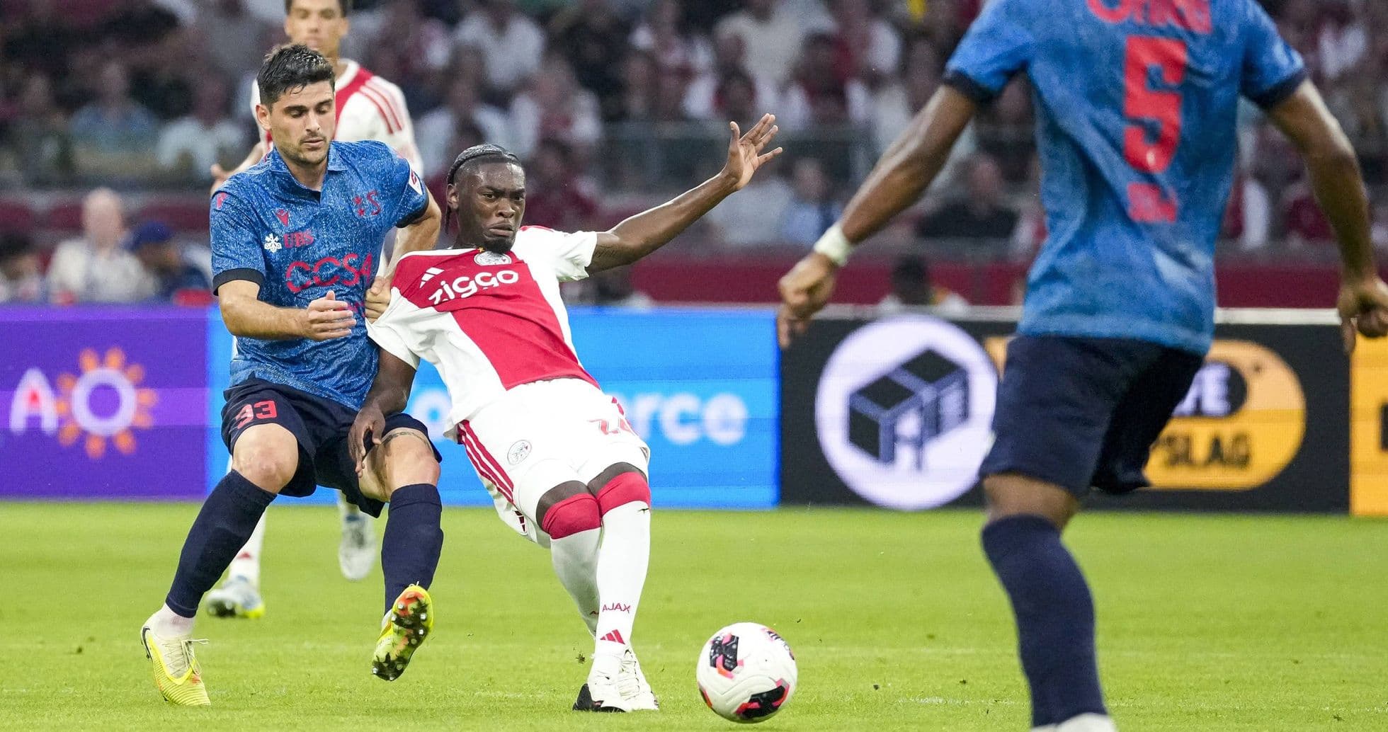 Rafael van der Vaart Critiques Ajax Defender Jorthy Mokio After Conference League Win
