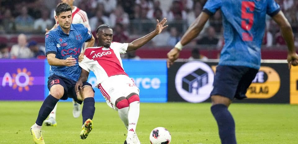 Rafael van der Vaart Critiques Ajax Defender Jorthy Mokio After Conference League Win