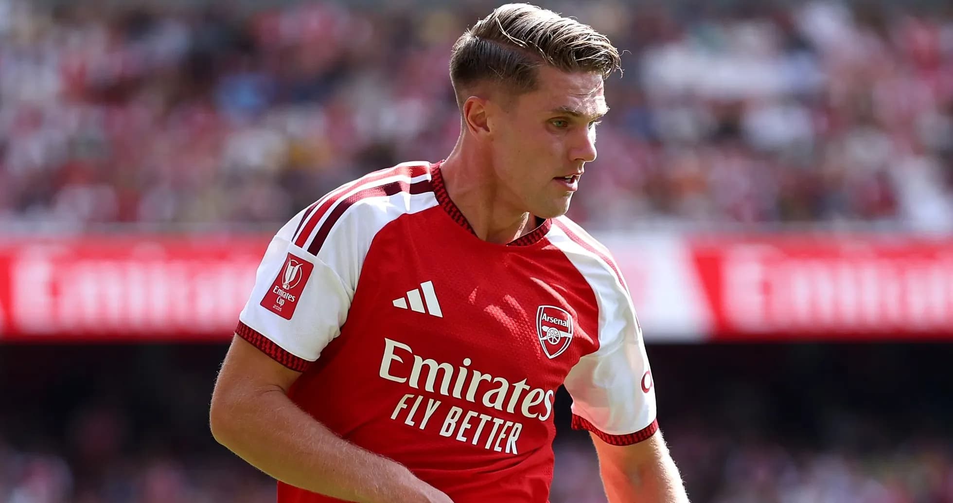 Player in Arsenal jersey during match action Player in Arsenal jersey during match action