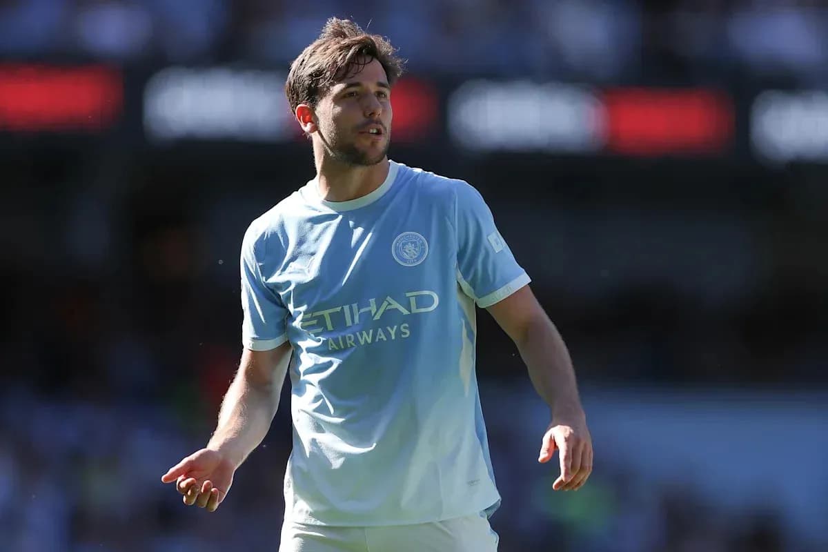 Player in light blue jersey during match action Player in light blue jersey during match action