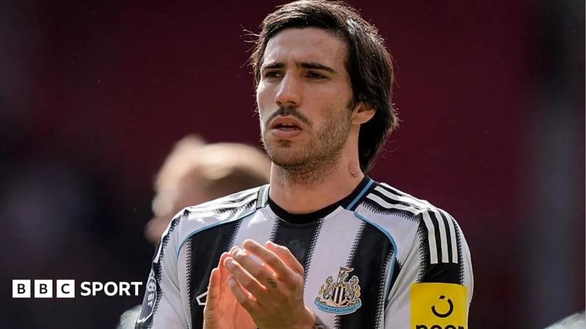 Player applauding on the pitch in Newcastle kit Player applauding on the pitch in Newcastle kit