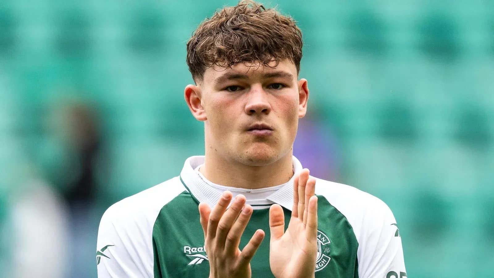 Player applauding in Hibernian FC jersey Player applauding in Hibernian FC jersey