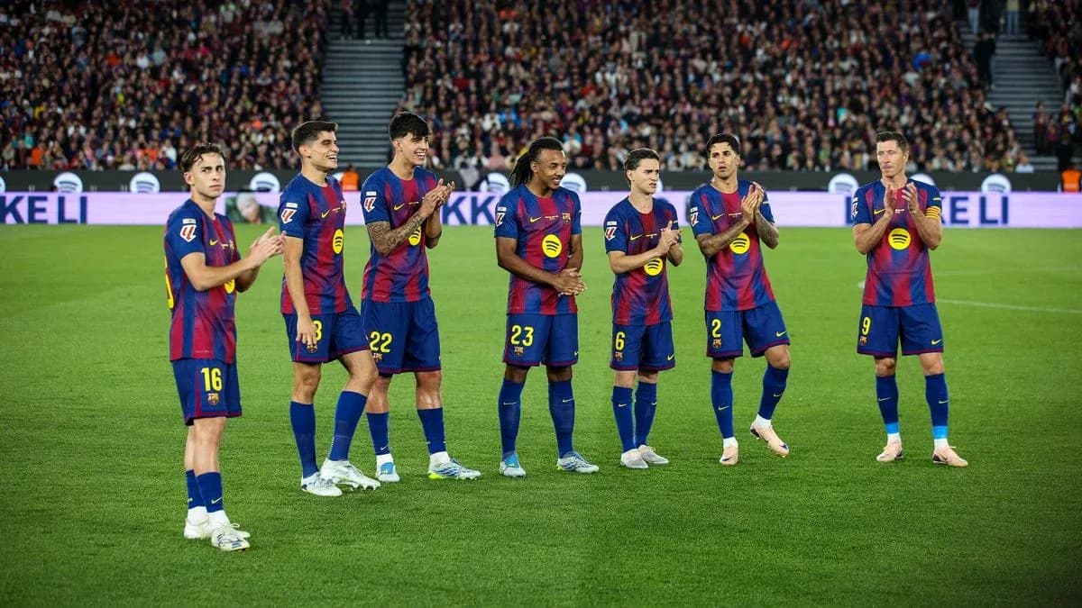Barcelona players applauding fans at stadium Barcelona players applauding fans at stadium