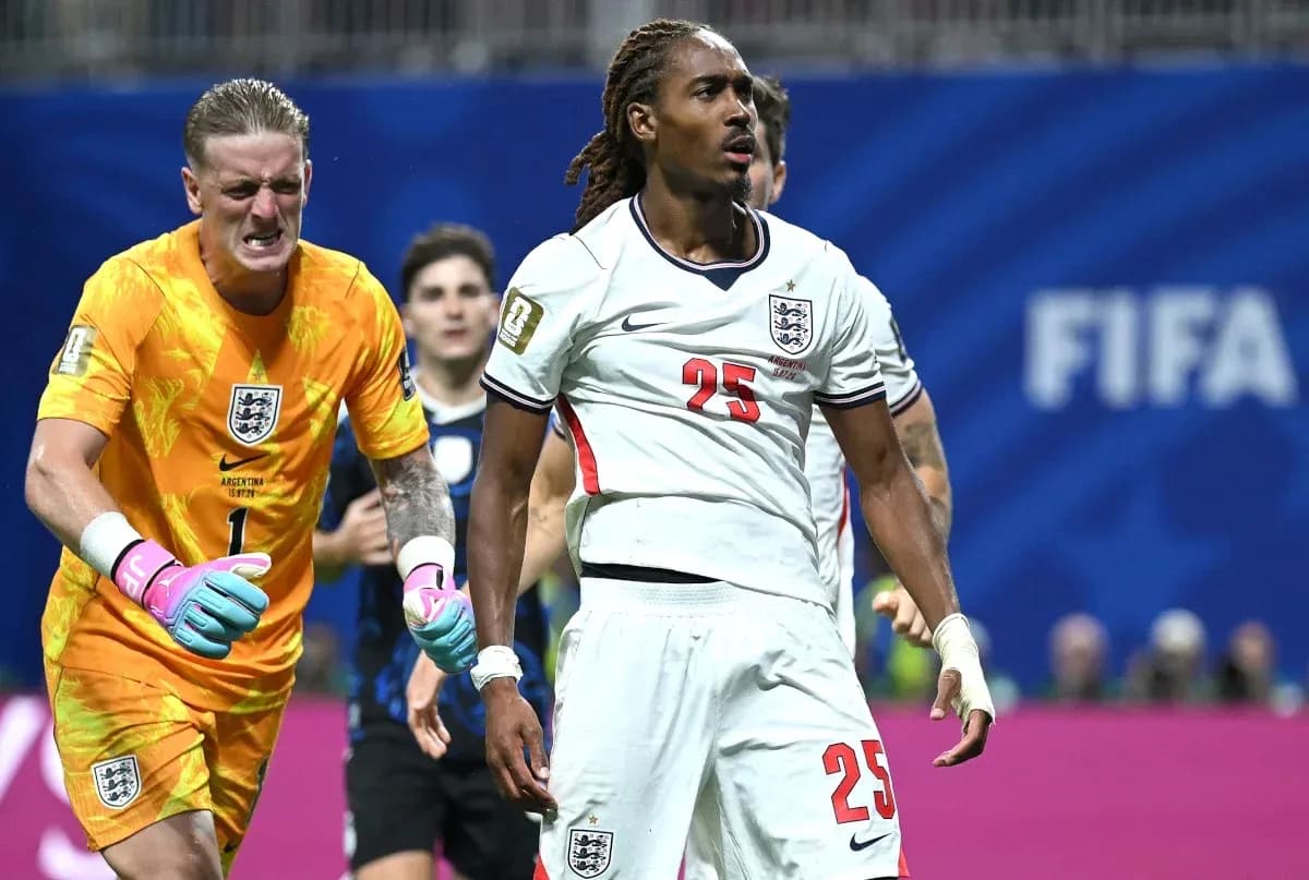 England players reacting during a tense moment England players reacting during a tense moment
