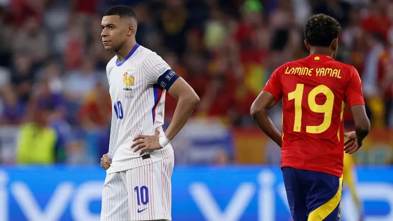 Kylian Mbappé and Lamine Yamal during match Kylian Mbappé and Lamine Yamal during match