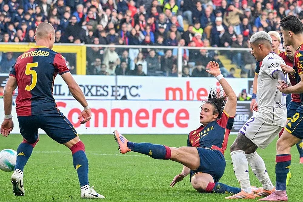 Players competing during Fiorentina vs Genoa match Players competing during Fiorentina vs Genoa match