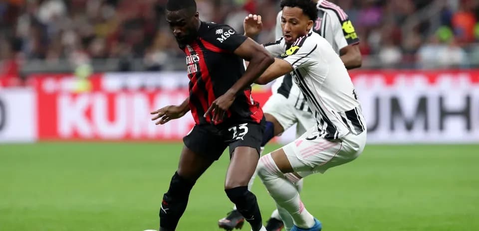 Players battling for the ball during Juventus vs AC Milan Players battling for the ball during Juventus vs AC Milan
