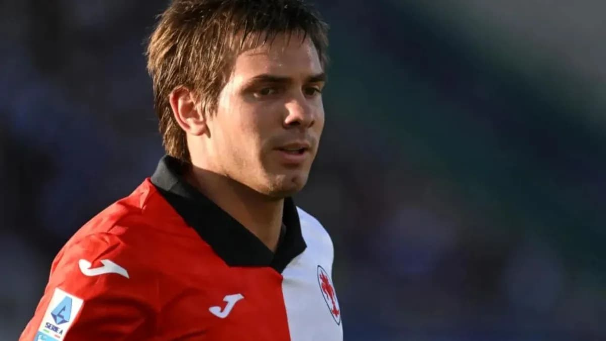 Player wearing red and white jersey during match Player wearing red and white jersey during match