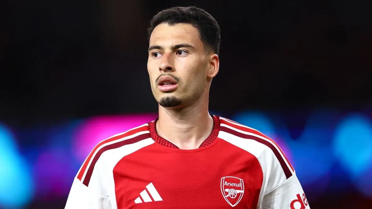 Player in Arsenal kit during a match Player in Arsenal kit during a match