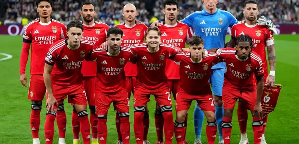 Benfica team posing before UEFA Europa League match Benfica team posing before UEFA Europa League match