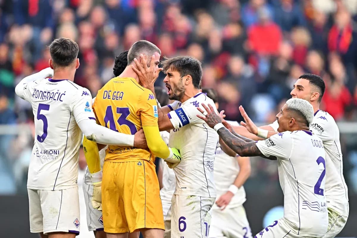 Fiorentina players celebrating with goalkeeper De Gea Fiorentina players celebrating with goalkeeper De Gea