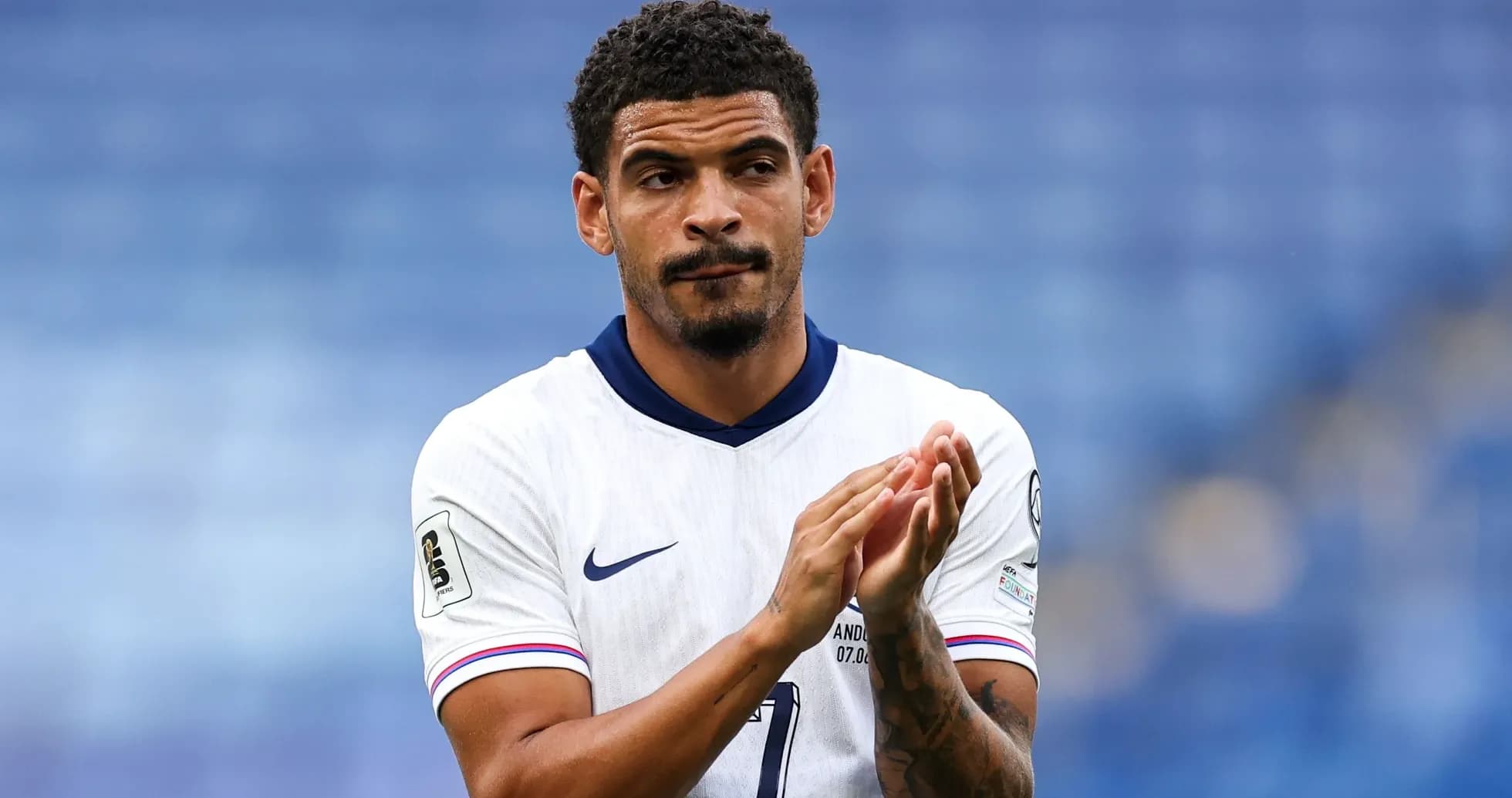 Player applauding in France national team jersey Player applauding in France national team jersey