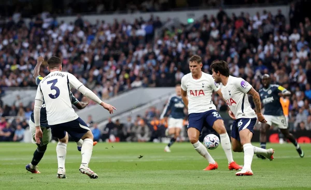 Tottenham players defending against an attacking opponent Tottenham players defending against an attacking opponent