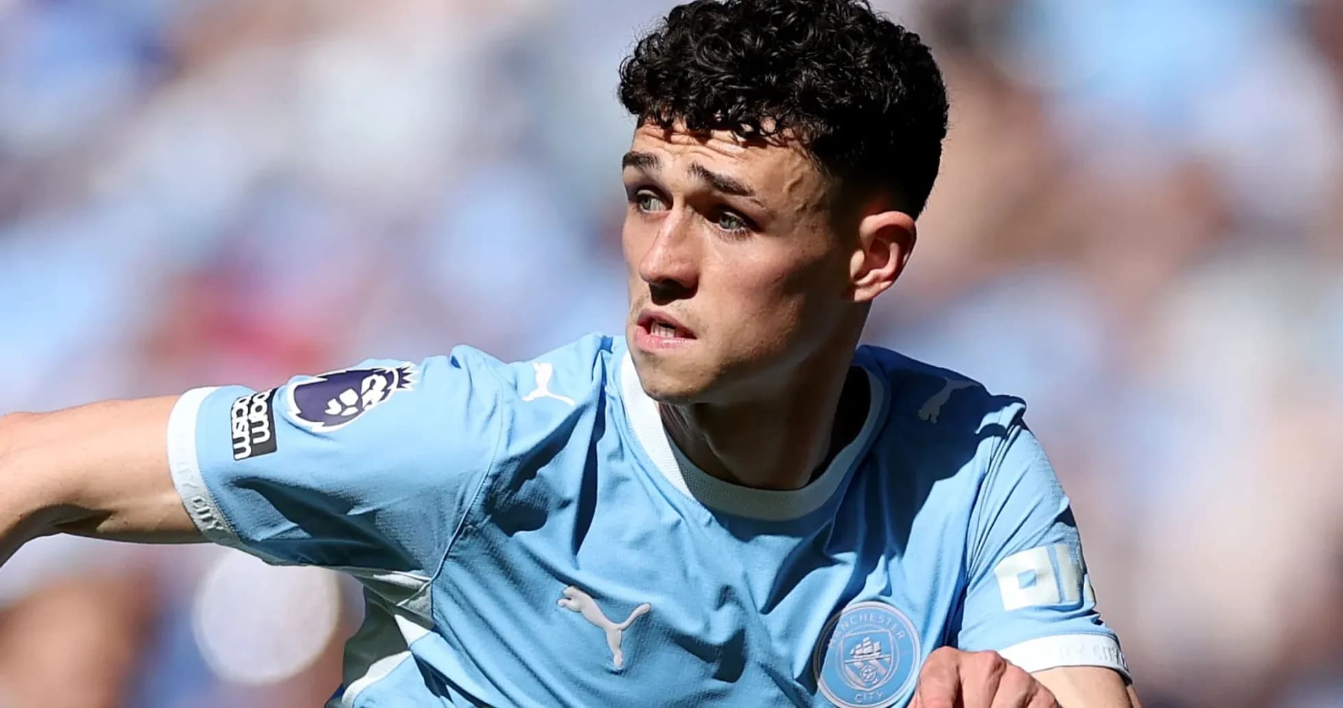 Player in light blue jersey during match action Player in light blue jersey during match action