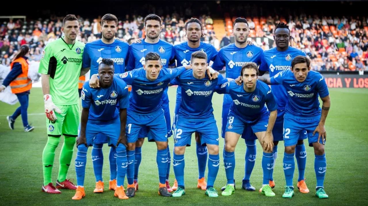 Getafe FC team lineup in blue jerseys Getafe FC team lineup in blue jerseys