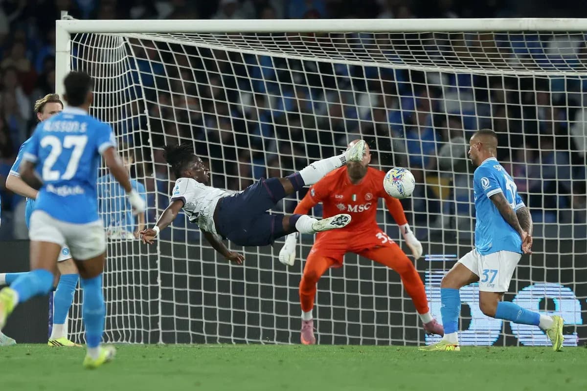 Player attempting bicycle kick during Napoli match Player attempting bicycle kick during Napoli match
