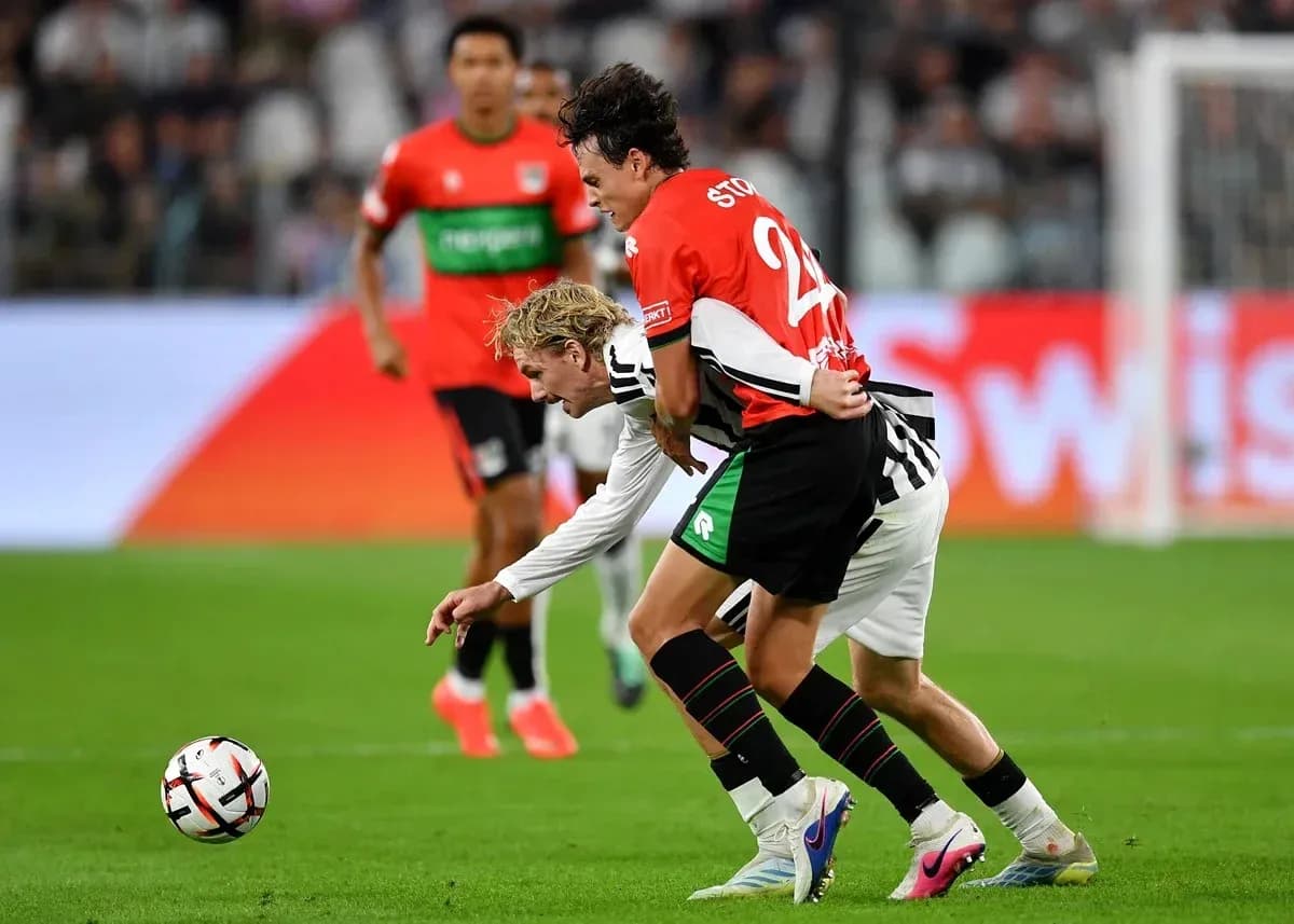 Players competing for the ball during a match Players competing for the ball during a match