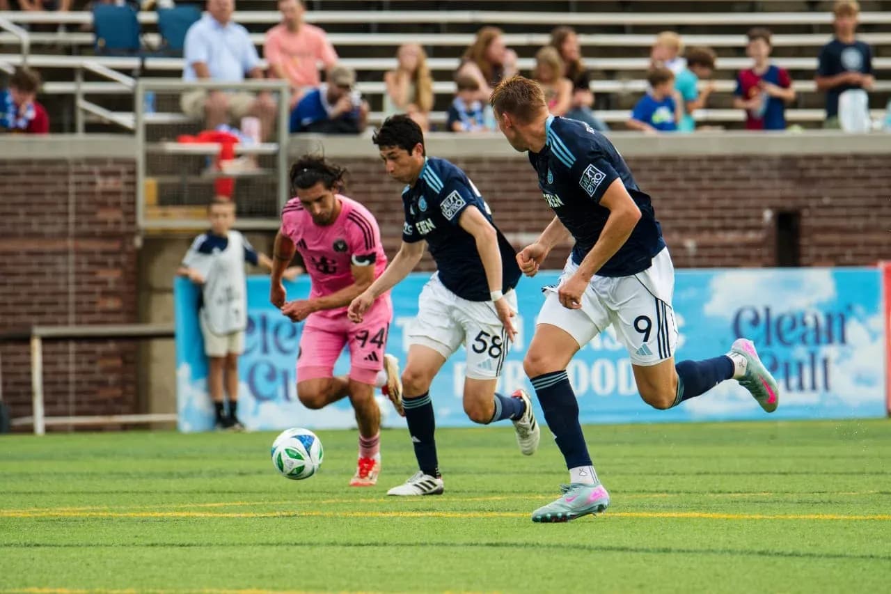 Chattanooga players chasing the ball against Inter Miami II Chattanooga players chasing the ball against Inter Miami II