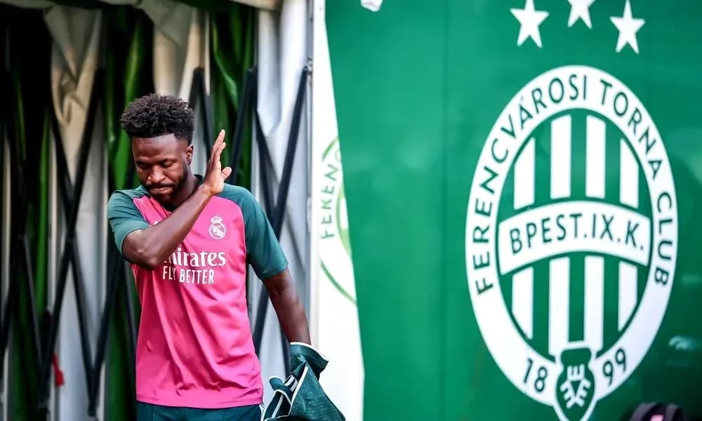 Player walking past Ferencvárosi Torna Club logo Player walking past Ferencvárosi Torna Club logo