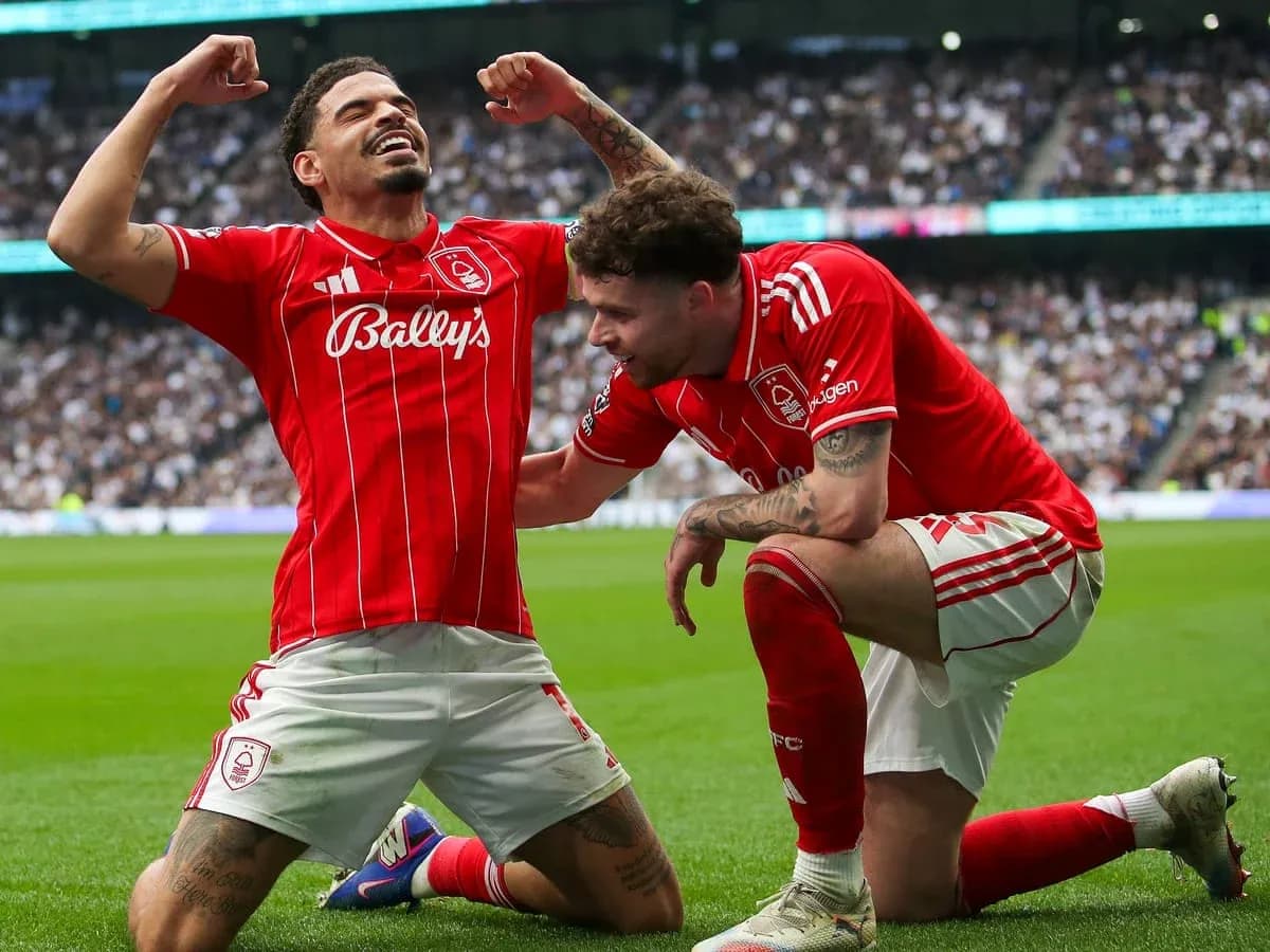 Nottingham Forest players celebrating a goal Nottingham Forest players celebrating a goal
