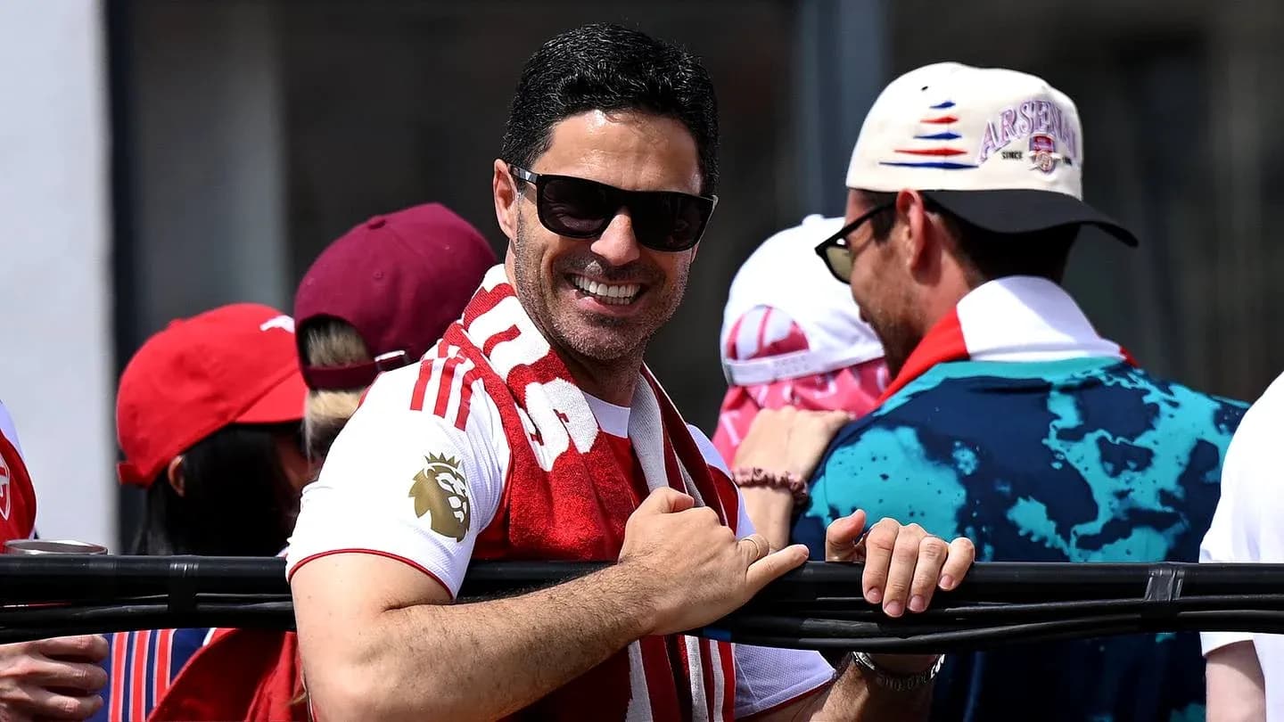 Man in sunglasses smiling with fans at event Man in sunglasses smiling with fans at event