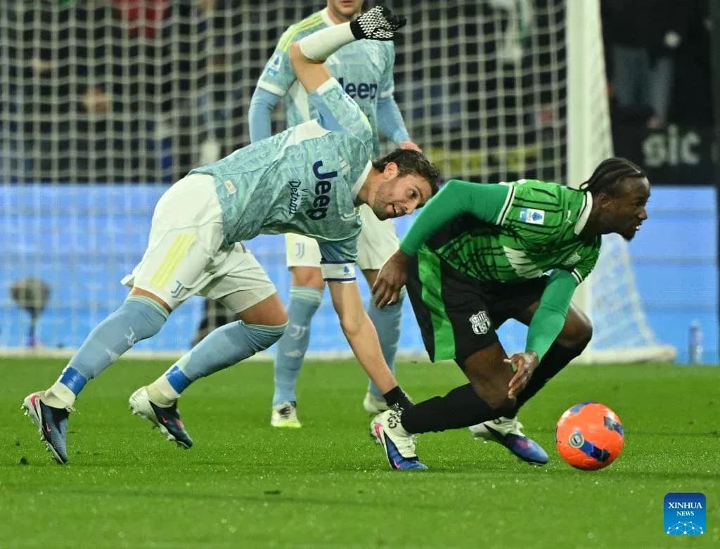 Player contesting for the ball during Sassuolo vs Juventus Player contesting for the ball during Sassuolo vs Juventus