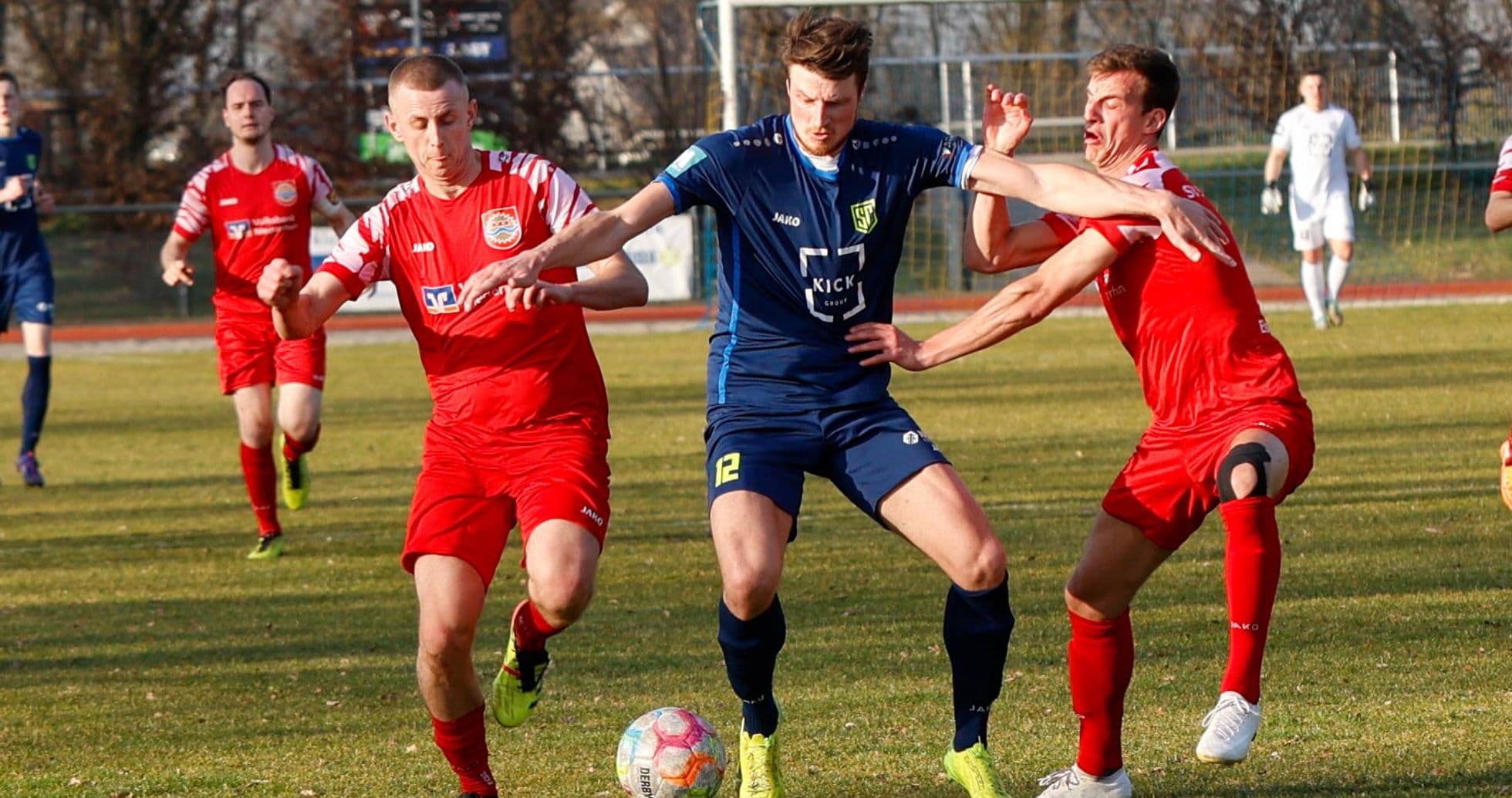 SC St. Tönis player challenged by Hilden opponent SC St. Tönis player challenged by Hilden opponent