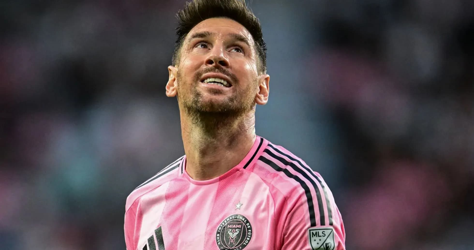 Player looking up during a match in pink jersey Player looking up during a match in pink jersey