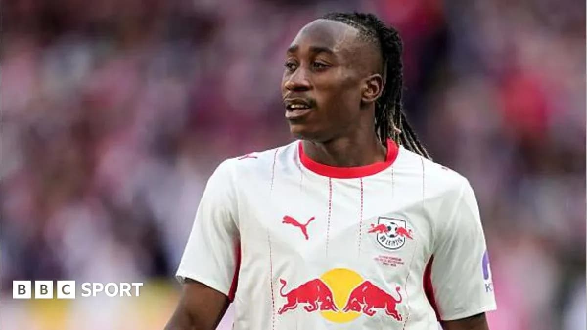 Player in RB Leipzig jersey during match action Player in RB Leipzig jersey during match action