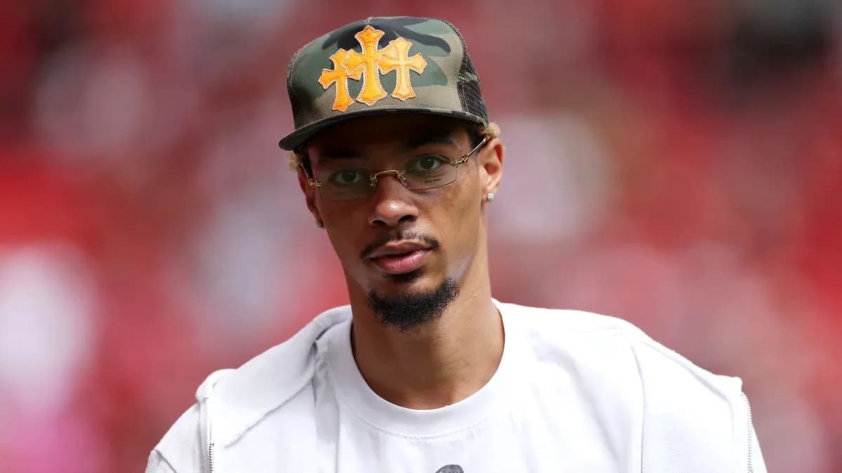 Person wearing a camo cap and glasses Person wearing a camo cap and glasses