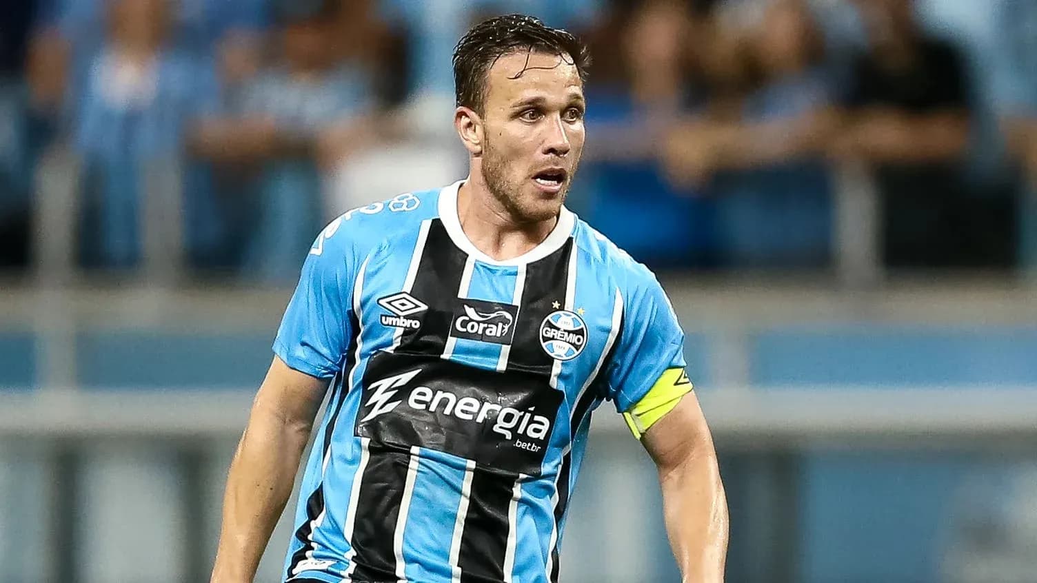 Player in Gremio jersey during match action Player in Gremio jersey during match action
