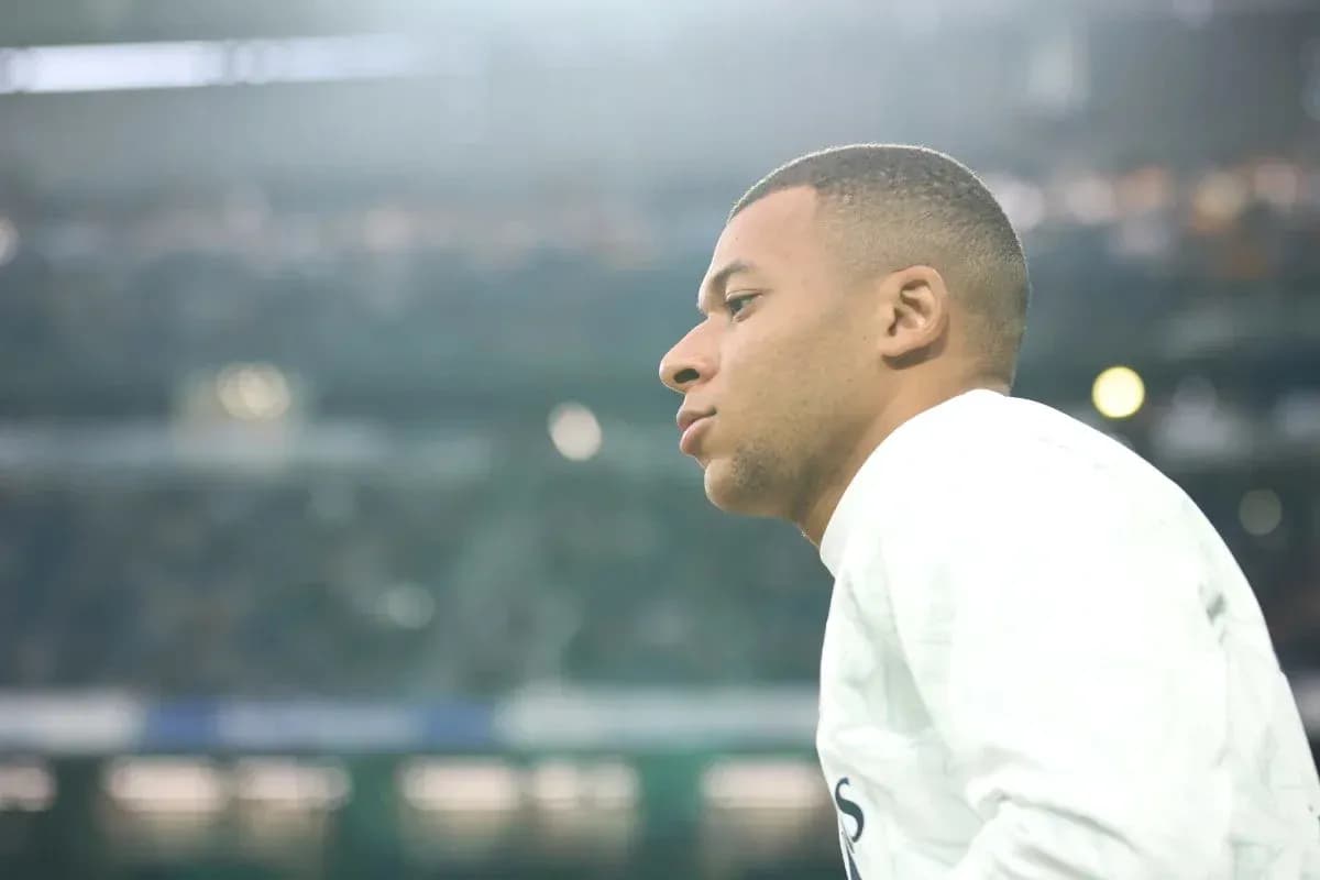 Player looking focused before the match Player looking focused before the match