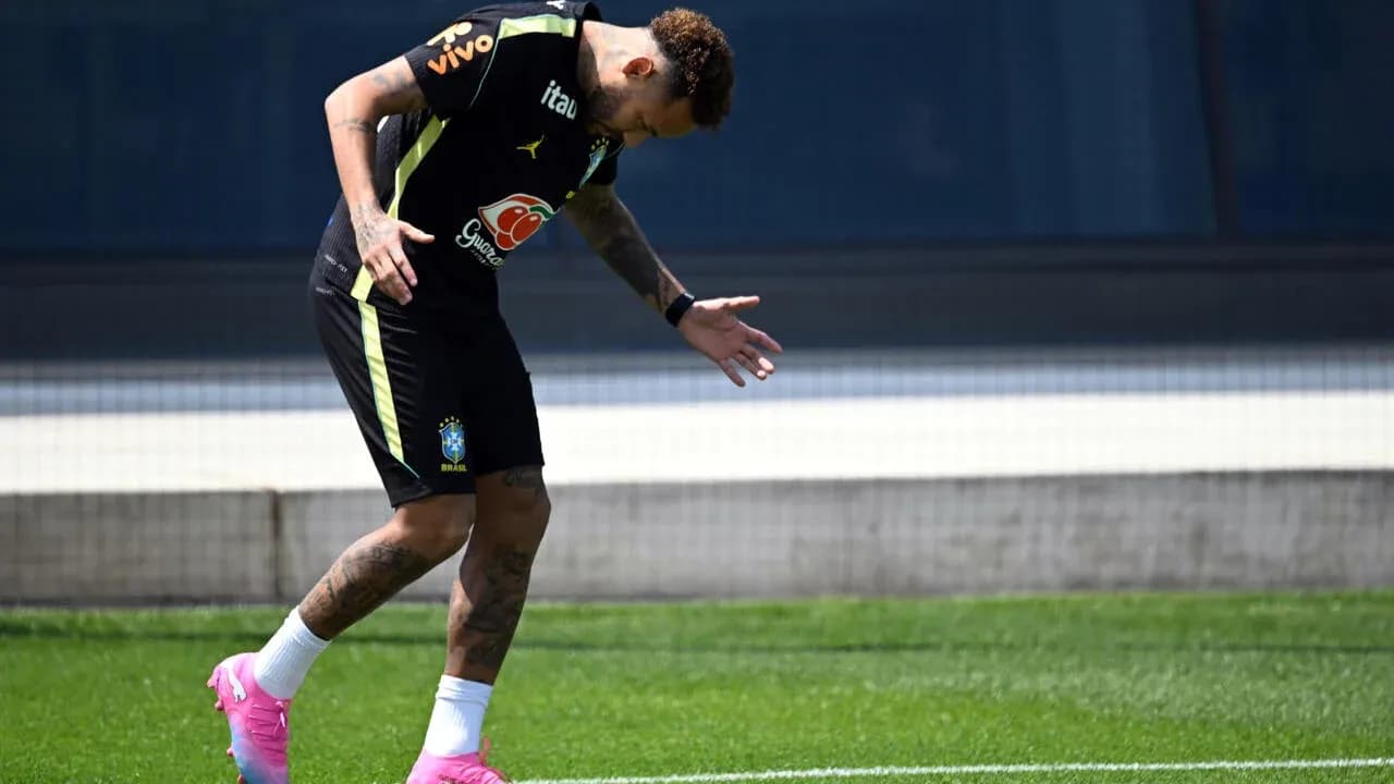 Neymar training on the pitch in Brazil kit Neymar training on the pitch in Brazil kit